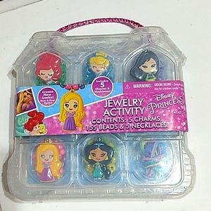 NWT Disney Princess Jewelry Act. Set contents: 5 charms,155 beads & 5 necklaces